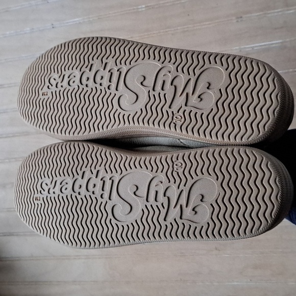 New My Pillow My Slippers Bone Off White Leather Memory Foam Slipper Moccasin - Picture 8 of 8